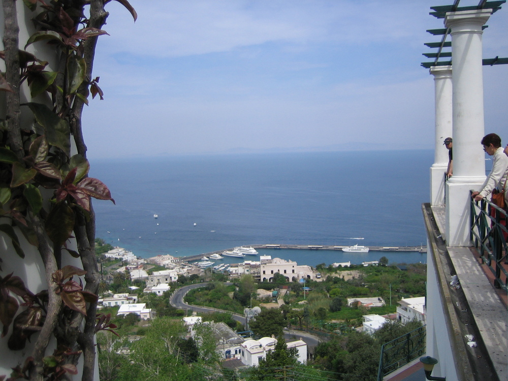 Италия, Капри, от високо към пристанището
